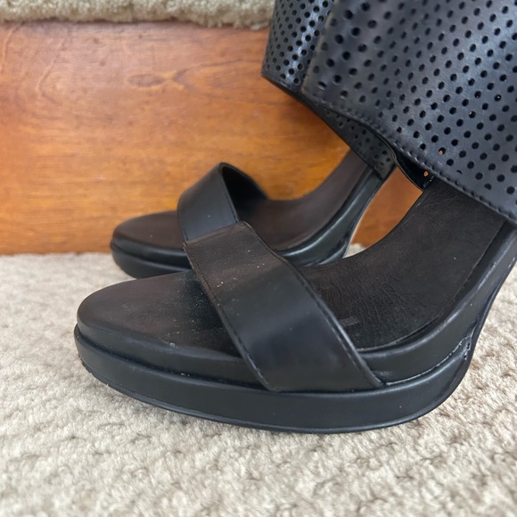 Aldo Black Perforated Heels - Picture 4 of 13
